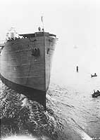 Photo #  NH 102374:  Launching of SS Winding Gulf at Camden, New Jersey, 22 June 1918